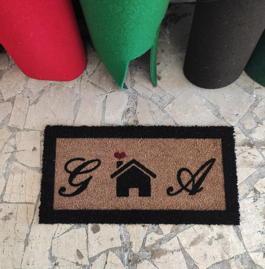 Zerbino in cocco Modello " Casetta e iniziali" - Vanità Zerbini